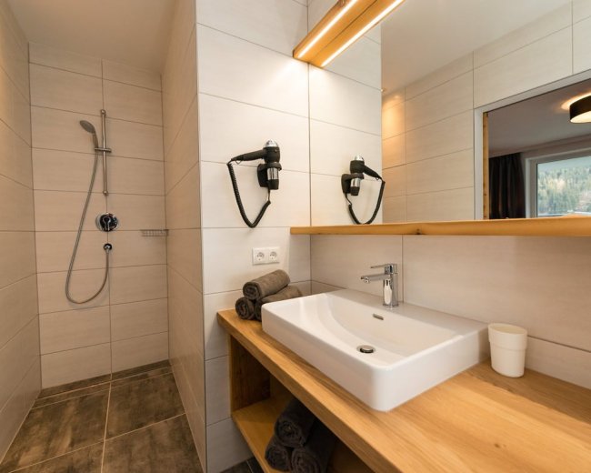 Gro&szlig;es Badezimmer